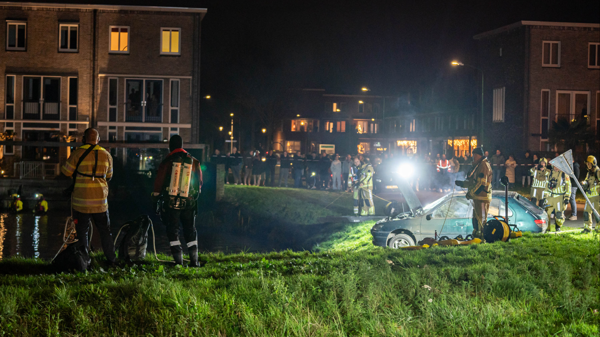 112-nieuws: Bestuurder onder invloed slingert op weg | Duikers en drone zoeken naar vermiste bestuur
