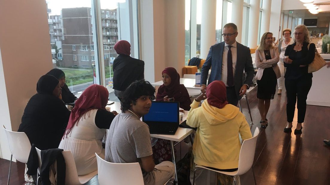 Wethouder Rogier Tetteroo (PvdA) van Gouda bij aftrap School@Work voor kansloze jongeren