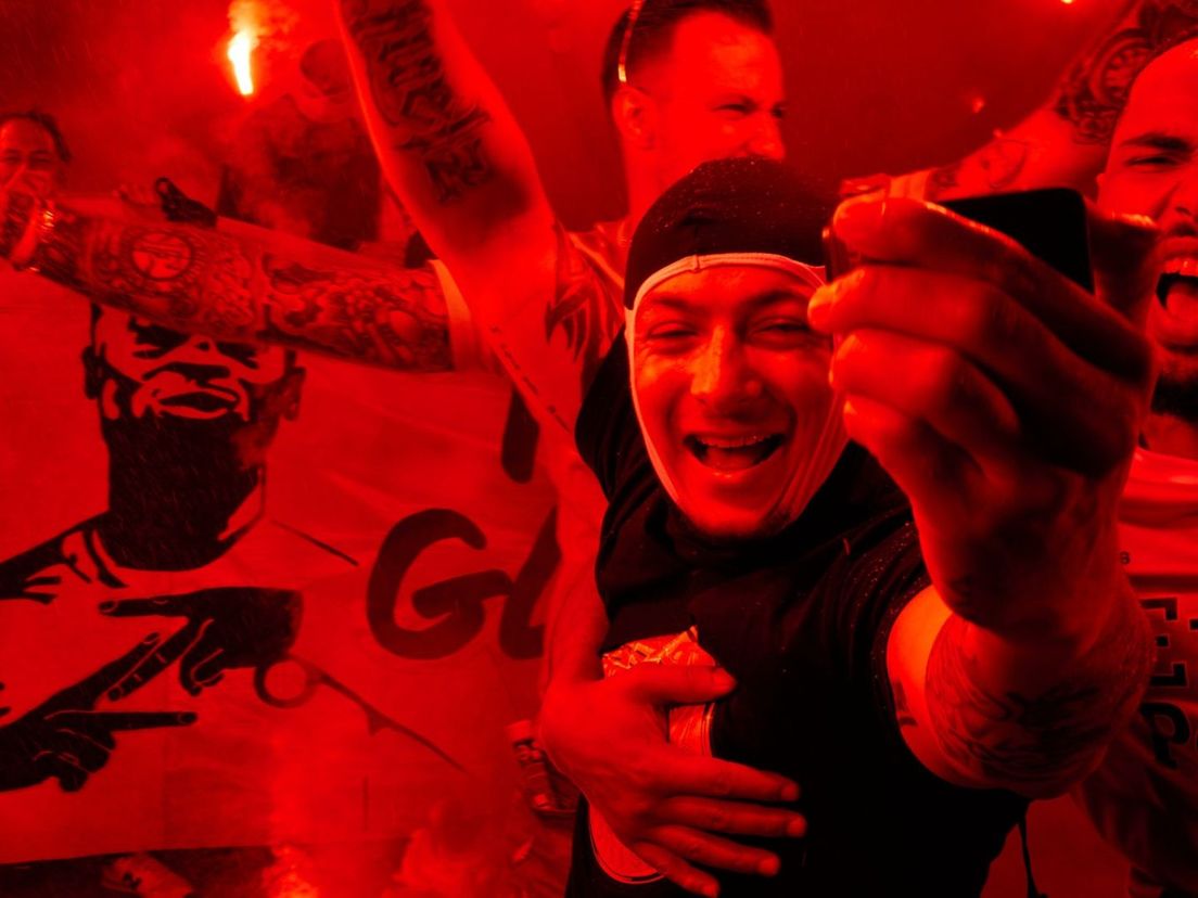 In de meeste foto's van Willem spelen de supporters de hoofdrol