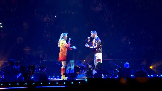 Suzan & Freek in bloedhete GelreDome: bezoekers spreken van 'gevaarlijke hitte'