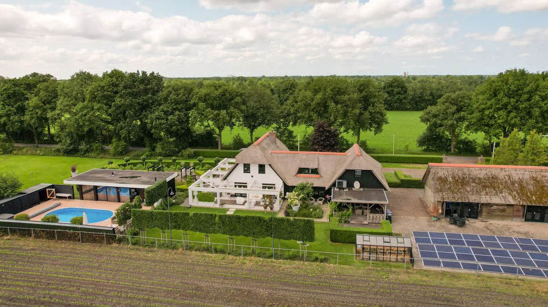 Dit huis bij Drogeham staat voor 2,2 miljoen te koop