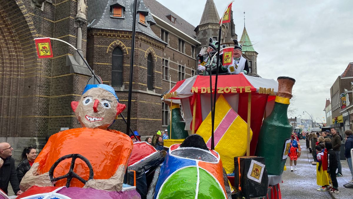 Zwolse malloten in extase bij 'heerlijke' carnavalsoptocht in Sassendonk