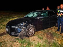 Automobilist botst op lantaarnpaal op Erica