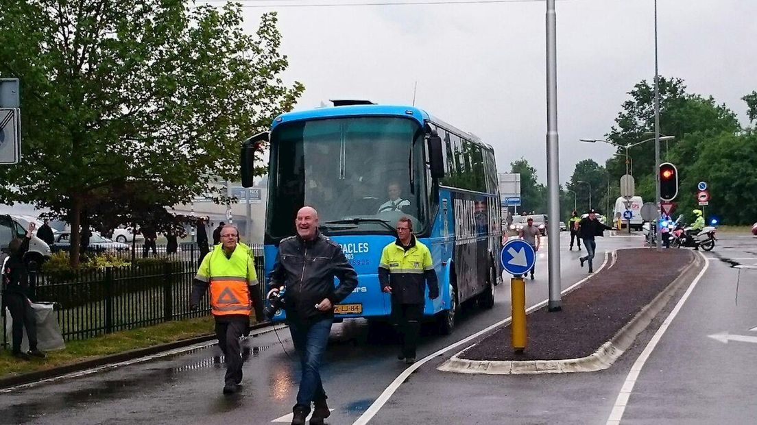 De bus komt aan