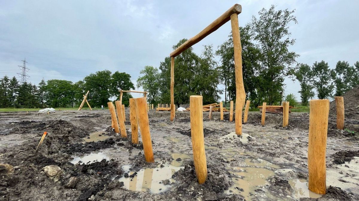 Eerste speeltoestellen Speeltuin Kloosterveen staan op hun plek
