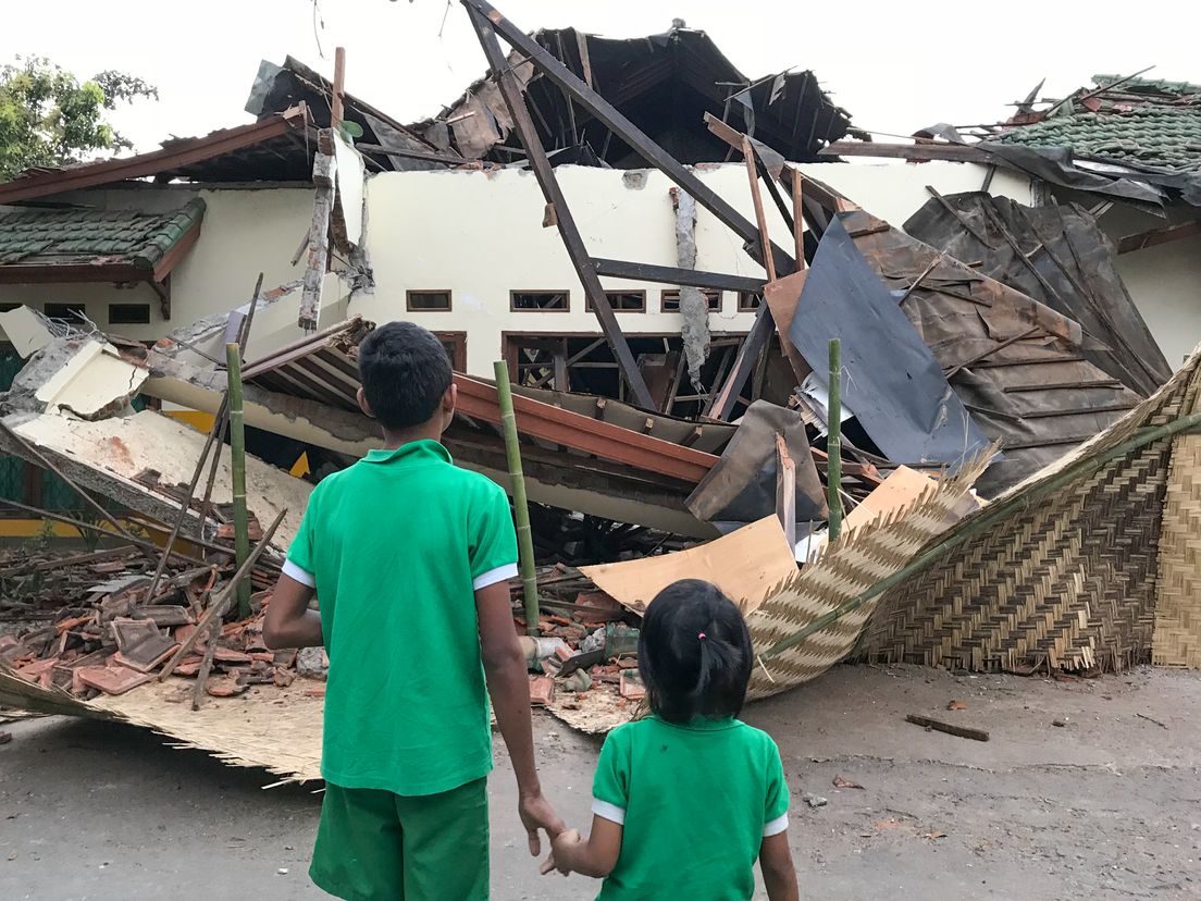 Eén van de verwoeste panden van het opvangcentrum op Lombok