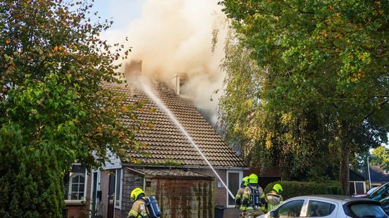 Meerdere woningen betrokken bij grote brand: NL-Alert verstuurd