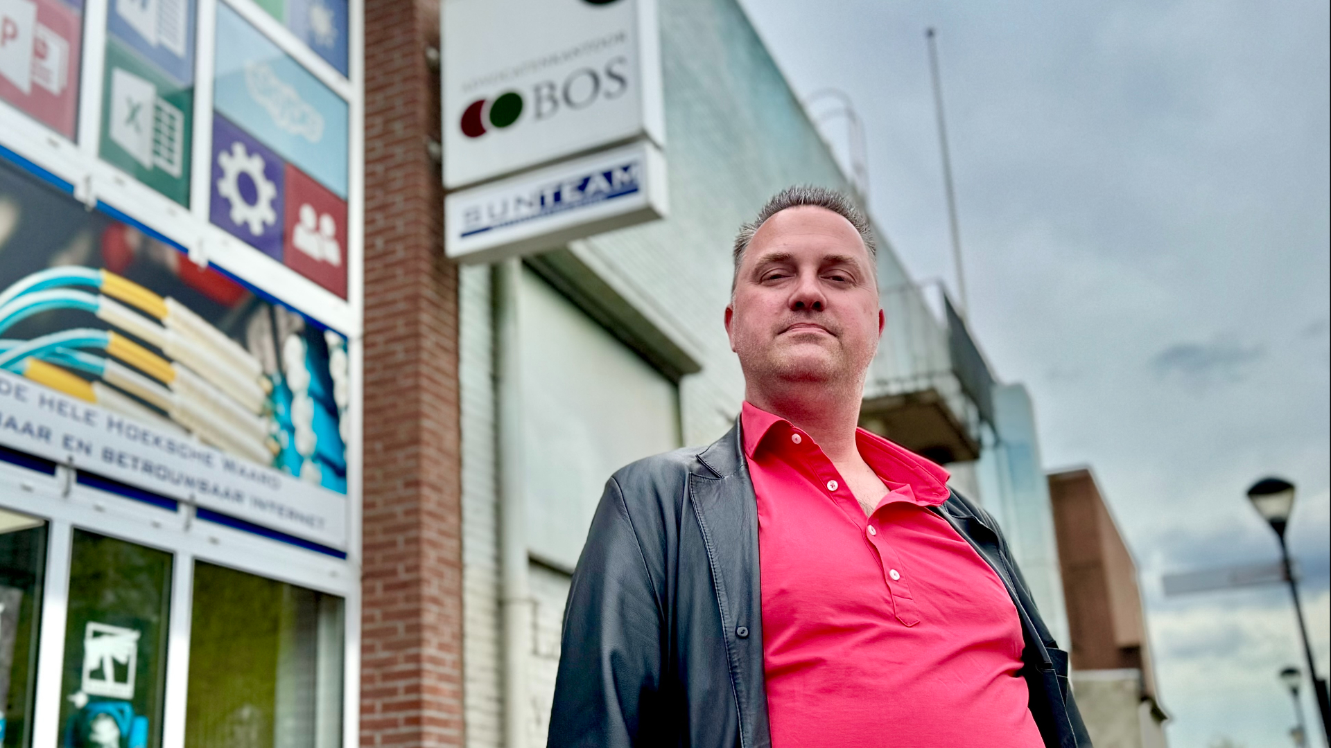 Advocaat Marco Bos voor zijn kantoor