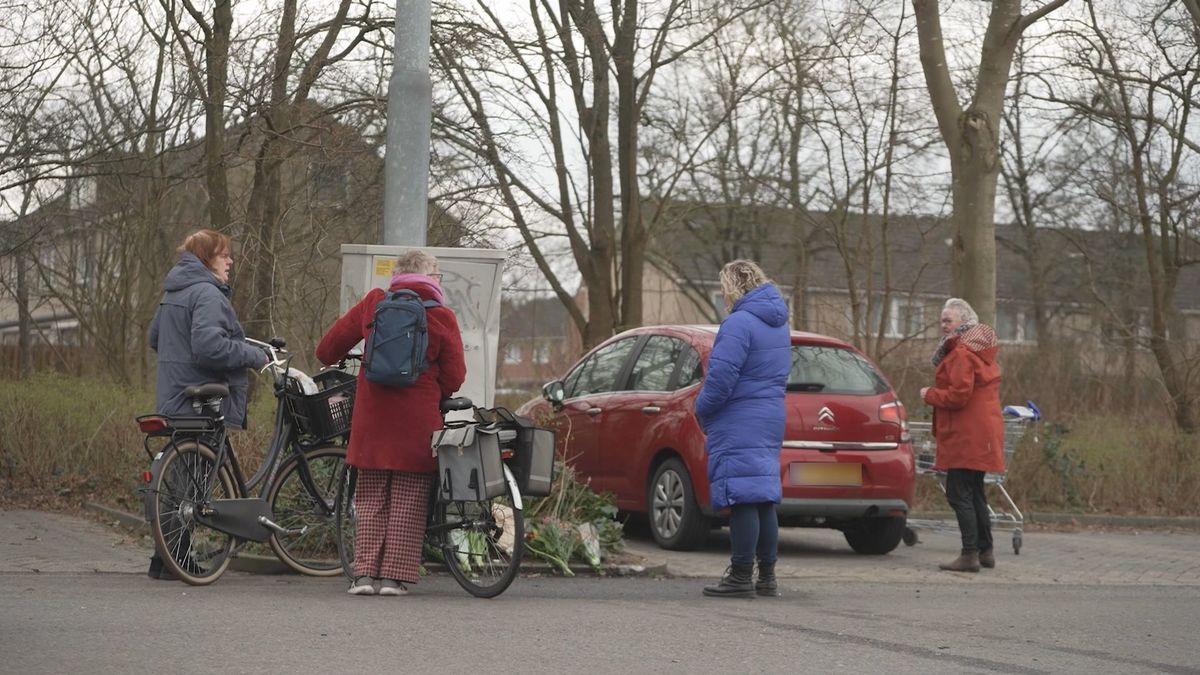 Op bijeenkomst bij plek schietpartij wordt impact van drama in Zwolse wijk Aa-landen goed duidelijk