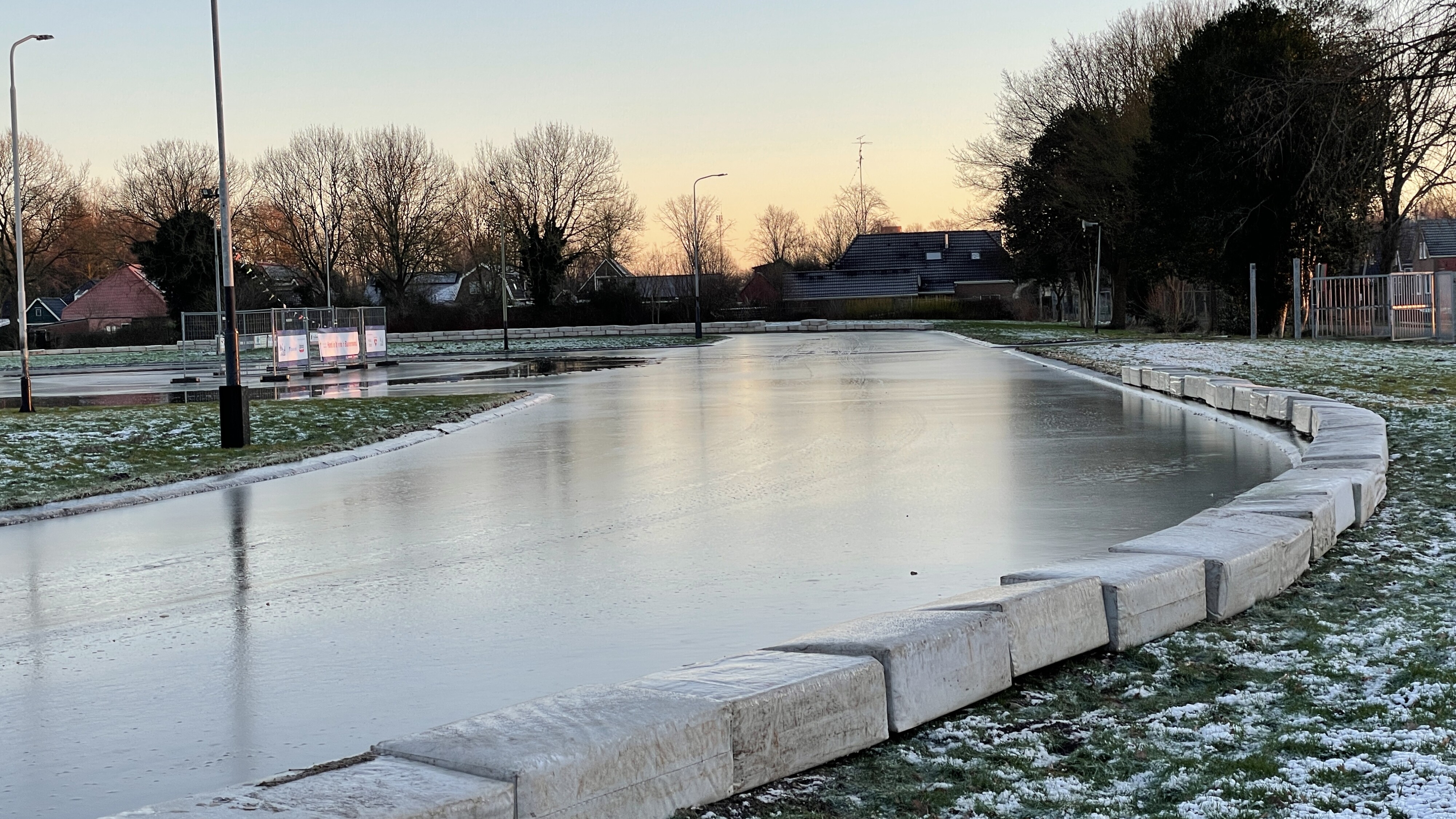 Nieuw-Buinen gaat letterlijk over één nacht ijs, maar eerste