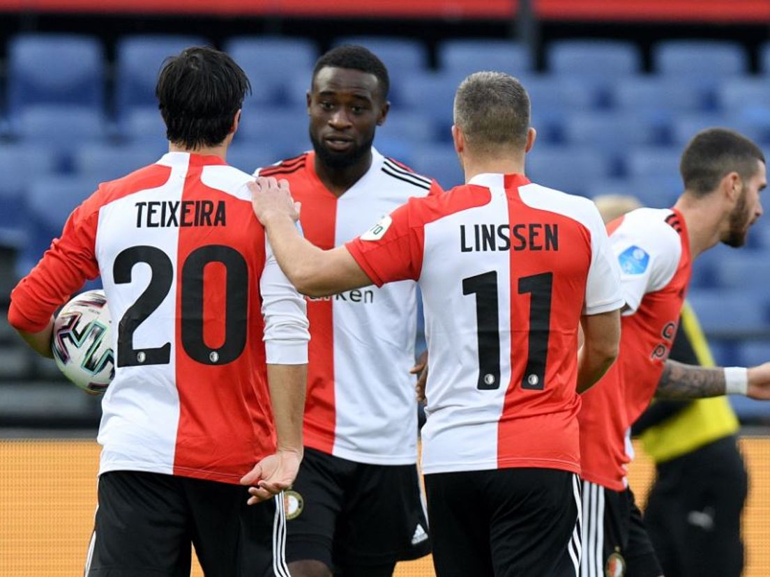 Van links naar rechts: Teixeira, Geertruida, Linssen en Senesi vieren de openingstreffer. (VK Sportphoto - Yannick Verhoeven)