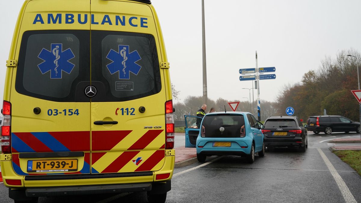 Verkeershinder door ongeluk bij oprit de Wijk