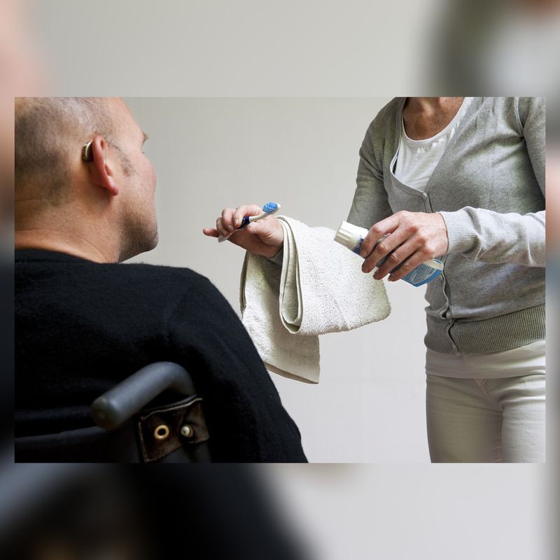 "Lichamelijk contact in de blijft nodig" Omrop Fryslân