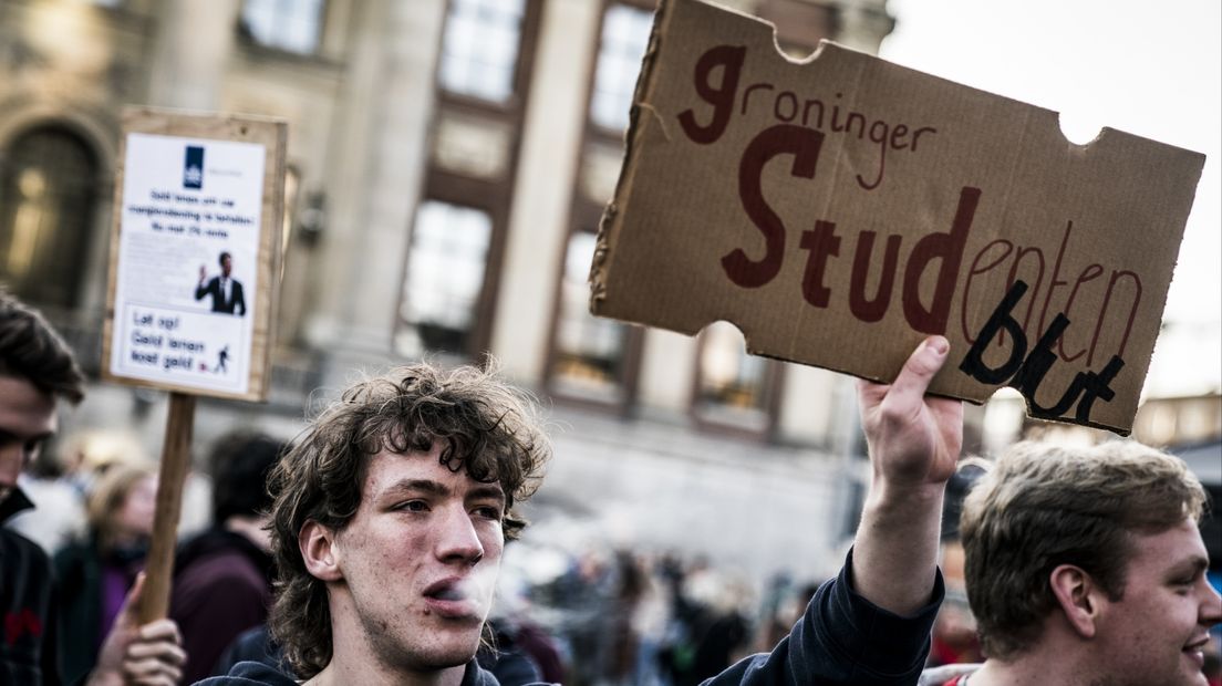 Groningse studenten demonstreren tegen hun uitsluiting van energietoeslag