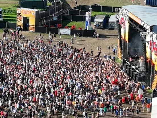 RTV Drenthe zendt live uit vanaf Boerenrockfestival