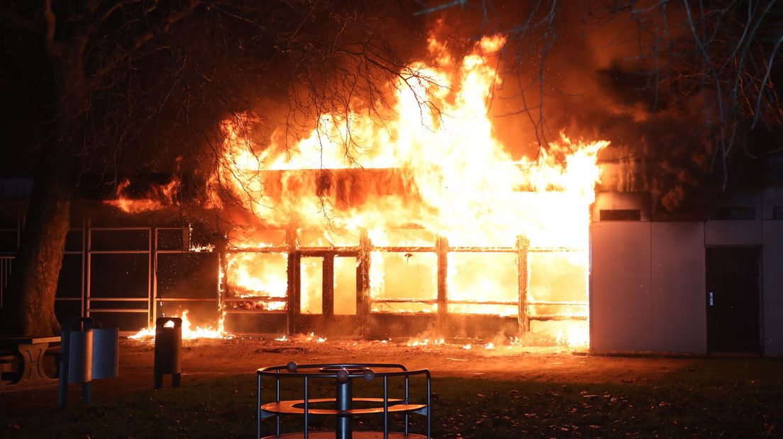 De brand in buurthuis Het Vijfhovenhuis in Leiden