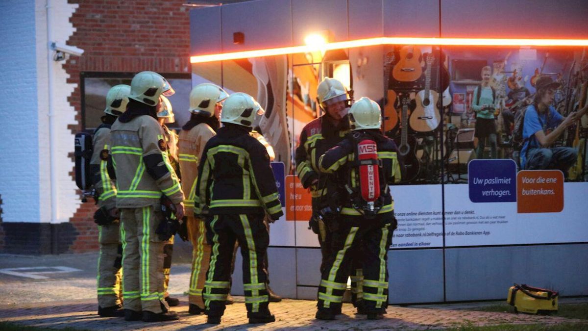 Brandweer en politie nemen kijkje bij geldautomaat Westerhaar na alarm