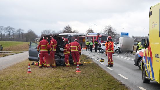 112-nieuws vrijdag 13 februari: Ernstig ongeval op N355 bij Aduard • Inbraak bij juwelier in Stad. 112-nieuws vrijdag 13 februari: Ernstig ongeval op N355 bij Aduard • Inbraak bij juwelier in Stad.