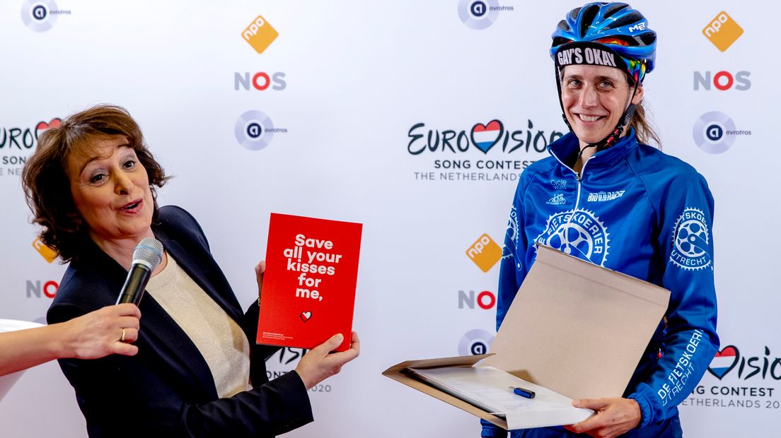 Het Utrechtse bidbook werd vorige week door een fietskoerier naar Hilversum gebracht.