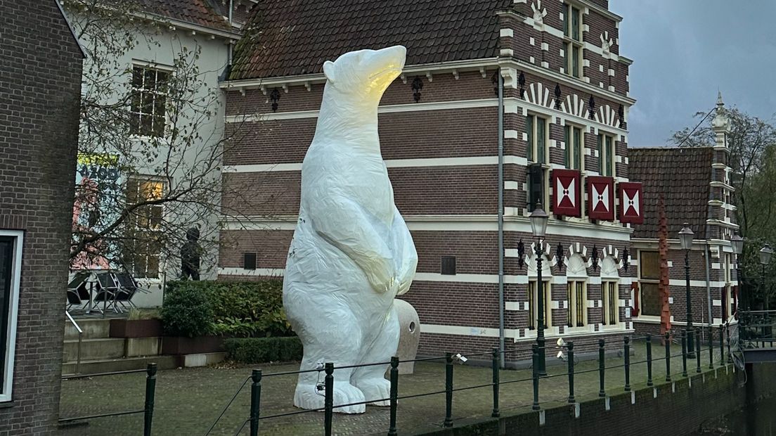De pissende ijsbeer