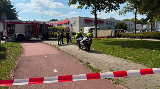 Fatbiker bekneld na botsing met veegwagen