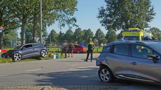 Automobilist gewond na botsing bij Zuidwolde.