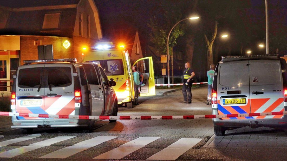 De politie vond de gewonde man in de buurt van de Klazienaveensestraat in Nieuw-Dordrecht