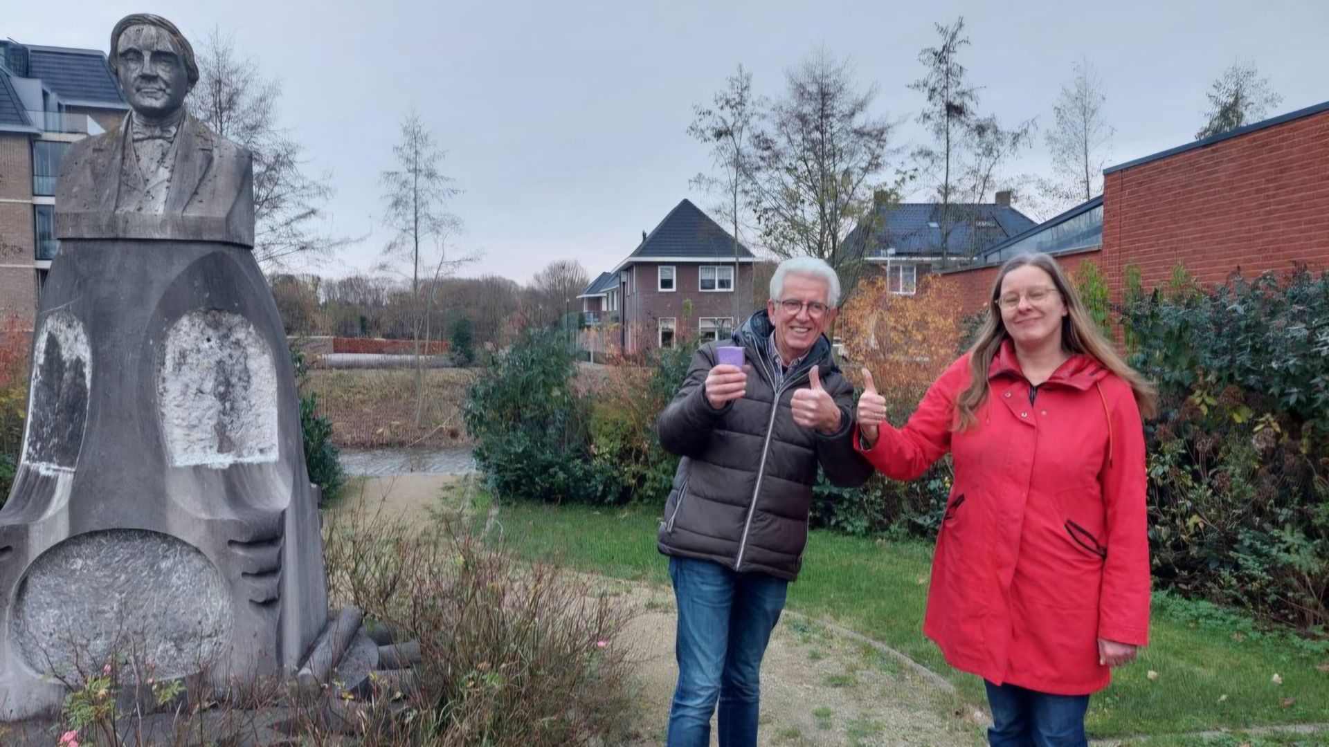 Borstbeeld G.J. ten Cate krijgt nieuwe betekenis dankzij buurtkinderen in Eibergen.