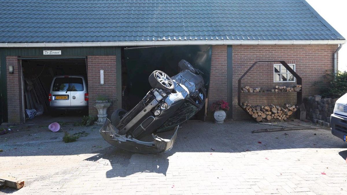 Auto 'geparkeerd' in garage, maar niet op de manier zoals het hoort...