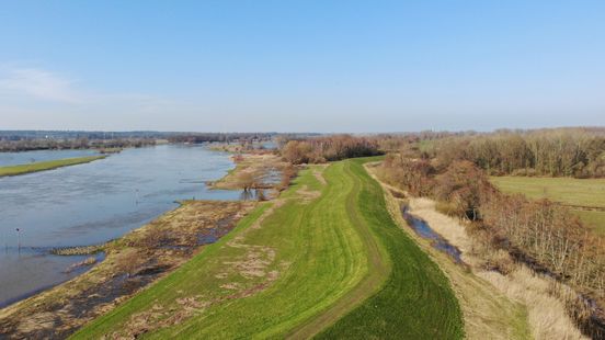 Droogte treft ook de dijken: waterschap voert extra controles uit Nieuws