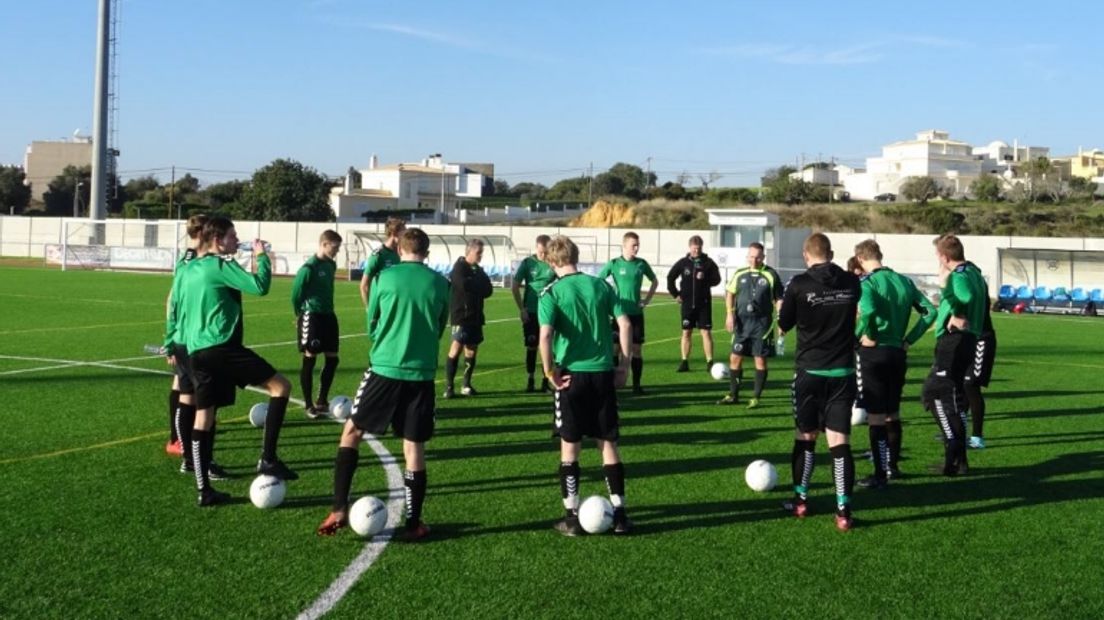 SV Borger traint onder de Portugese zon in Albufeira (Rechten: Erwin Beukema/SV Borger)