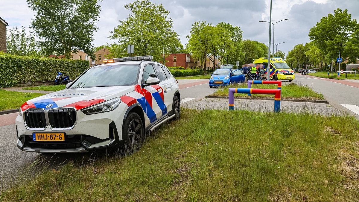 Fietser gewond na botsing met auto in Roden