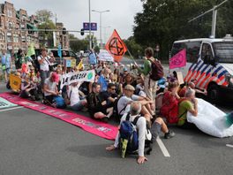 Klimaatactivisten blokkeerden opnieuw openbare weg: 'Dit is niet toegestaan'