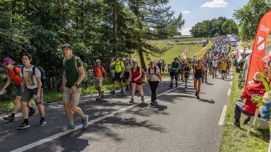 LIVESTREAM VIERDAAGSE | Komen alle lopers op tijd binnen?