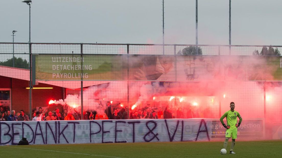 Supporters organiseerden een mooie sfeeractie voor Van der Slot en Jozic