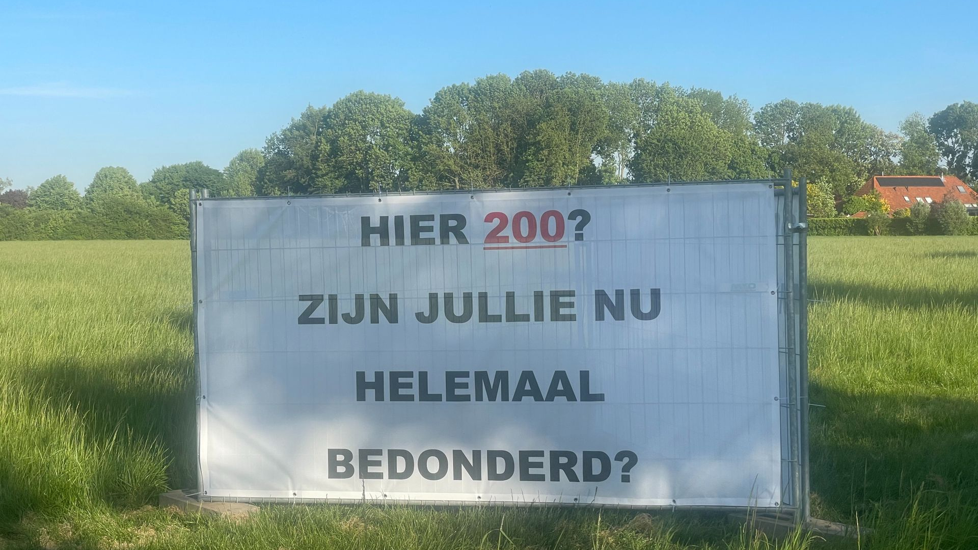200 asielzoekers bij 12 huizen, bewoners voelen zich overvallen