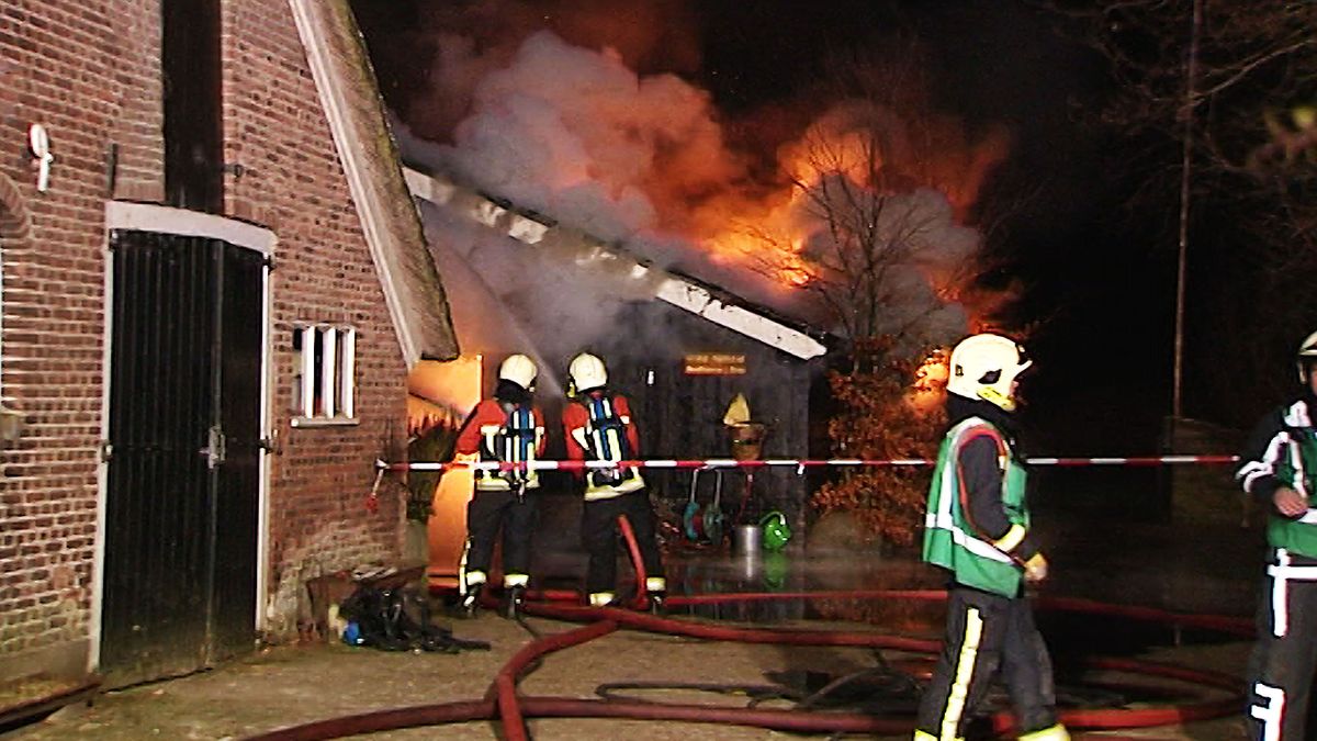 Botenbouwer Roel Nijdam geschokt door brand in schuur met historische boot