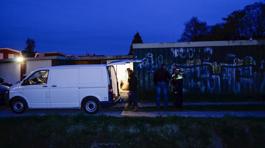 In april ontdekte de politie gestolen auto's in een garagebox in Glanerbrug