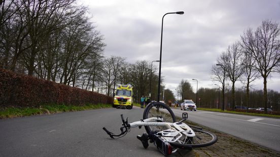 Fatbiker en fietser raken slaags na aanrijding, ambulancepersoneel komt tussenbeide. Fatbiker en fietser raken slaags na aanrijding, ambulancepersoneel komt tussenbeide.