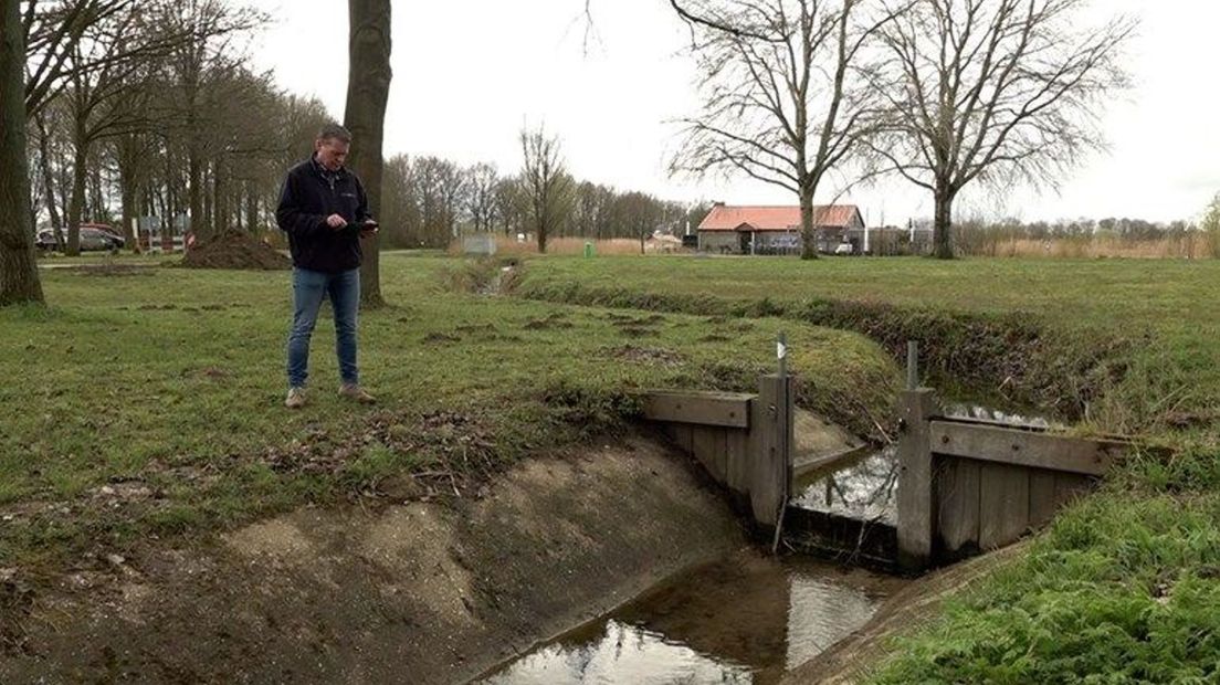 Vorige maand stroomde er voor het eerst weer water over de droogtestuw bij Stroombroek.