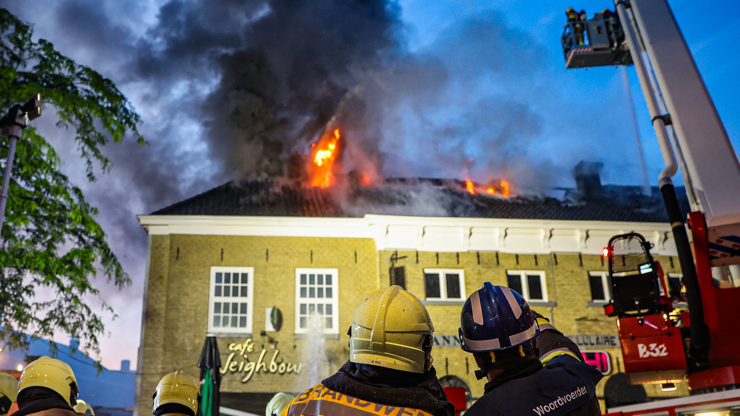 Eigenaar Club 1841 In Sneek Heeft "moed Weer Gevonden" Na Grote Brand ...