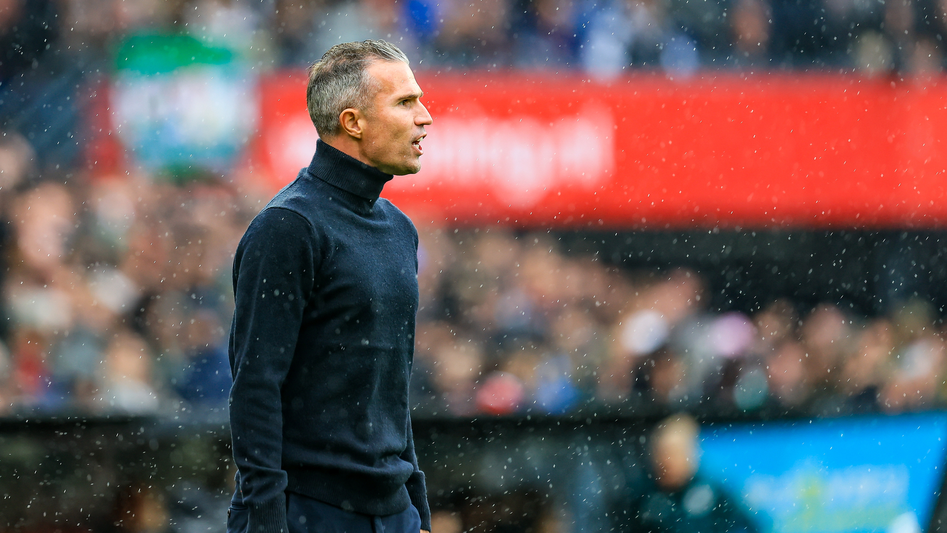 Robin van Persie langs de lijn als trainer van Feyenoord