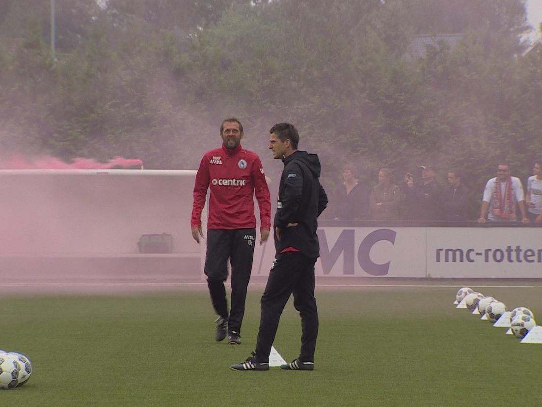 De teruggekeerde assistent-trainer Arjan van der Laan tijdens de eerste openbare training van het seizoen 2017-2018