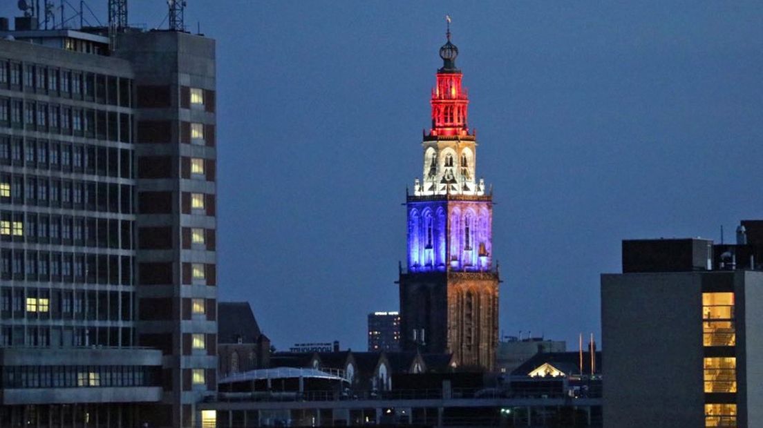 Op 5 mei staat de Martinitoren een uur lang in het teken van Bevrijdingsdag.