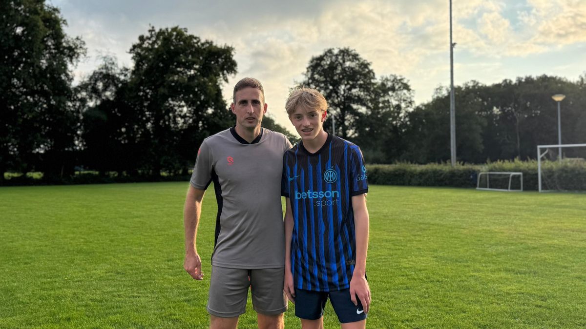 Sander Danes voetbalt bij SV Hoogersmilde met zijn zoon: 'Echt nooit verwacht'