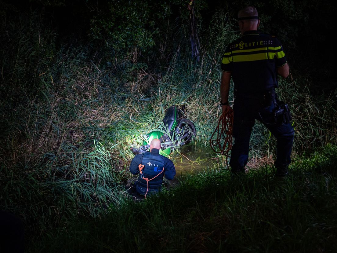Het voorwiel van de motor is afgebroken.