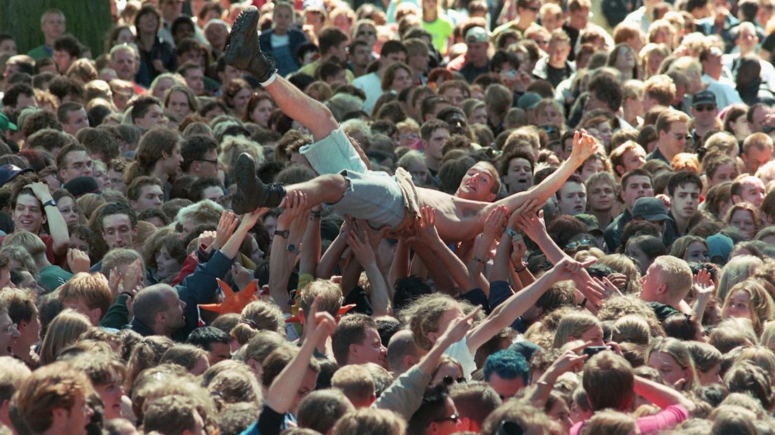 Crowdsurfen op Parkpop in 1998