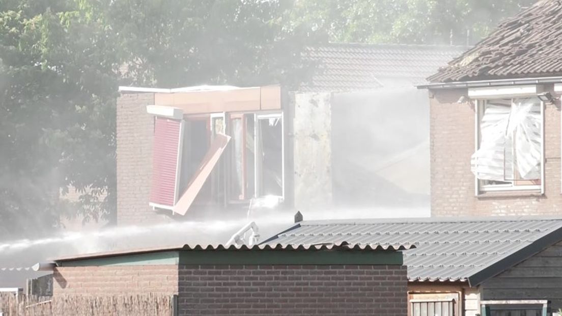 De 60-jarige bewoner van het huis waar de gasexplosie in Nijmegen woensdag plaatsvond, ligt nog op de intensive care. Maar hij is aanspreekbaar en het lijkt de goede kant met hem op te gaan, zei burgemeester Hubert Bruls vrijdag op een persconferentie.