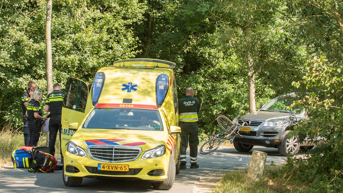 Fietser ernstig gewond bij botsing met auto in Groenekan