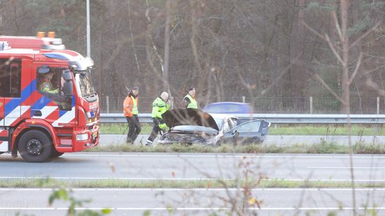 File op de A35 na ongeluk | Illegaal vuurwerk in woonwijk Enschede. File op de A35 na ongeluk | Illegaal vuurwerk in woonwijk Enschede.